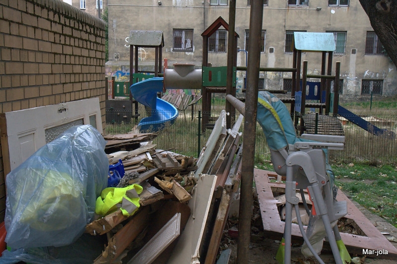 7/9 Straszy, zamiast cieszyć. Tak wygląda plac zabaw w centrum Gorzowa