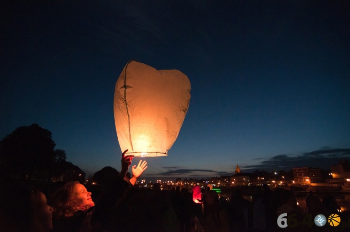 1/11 Nocne puszczanie lampionów