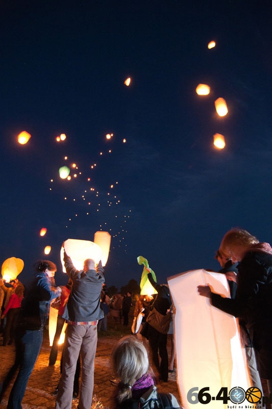 5/11 Nocne puszczanie lampionów