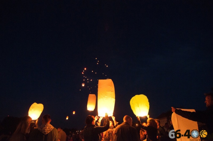 7/11 Nocne puszczanie lampionów