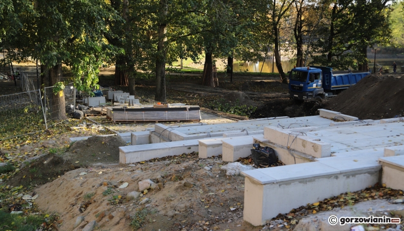 12/15 Tak wygląda park Róż na miesiąc przed końcem prac