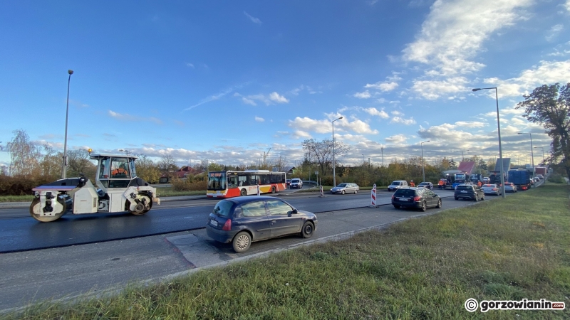 3/8 Rozpoczęło się wylewanie asfaltu na Trasie Nadwarciańskiej