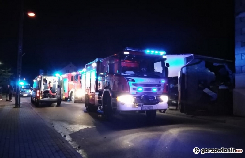 7/8 Kierowca volkswagena wbił się w budynek