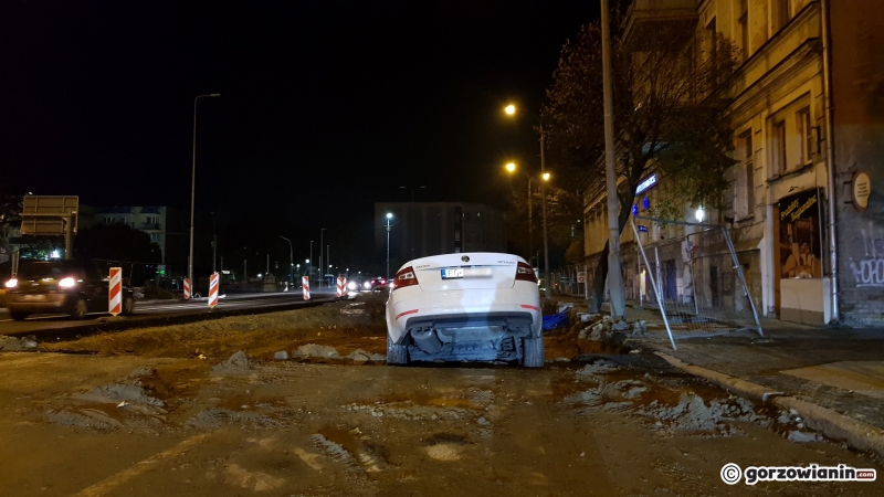 6/7 Skoda wpadła do wykopu przy Jagiełły