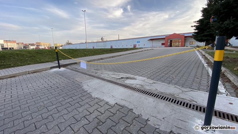 4/7 Parking przy dawnym Tesco został zamknięty
