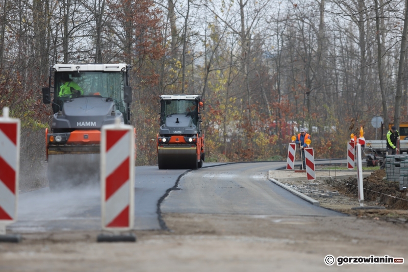 3/10 Właściciel Dino remontuje fragment ul. Ryskiej