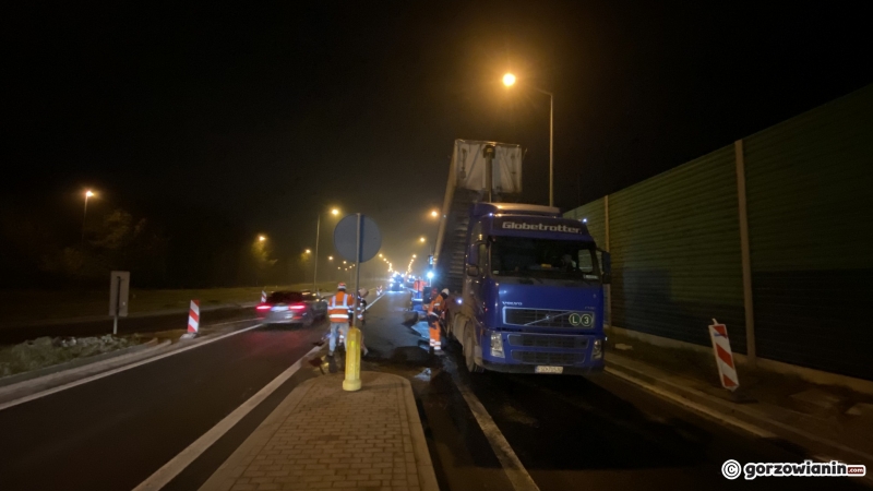 6/12 Wieczorne prace przy wylewaniu asfaltu na Kasprzaka