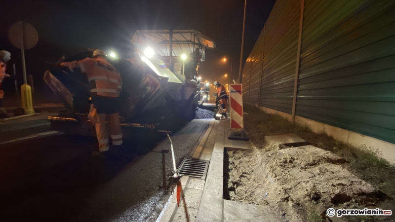 11/12 Wieczorne prace przy wylewaniu asfaltu na Kasprzaka