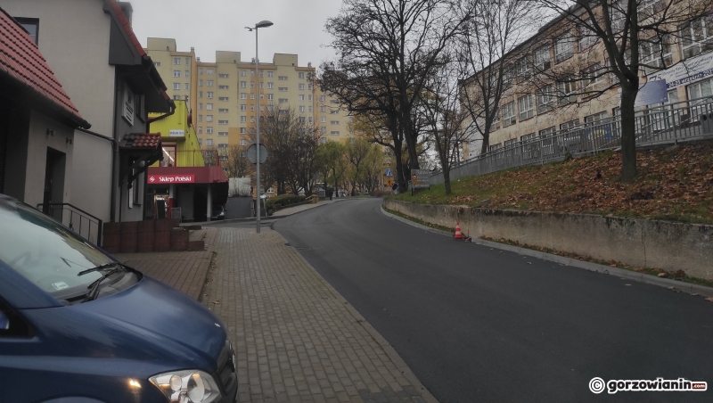 5/7 Ulica Okólna z nowym asfaltem
