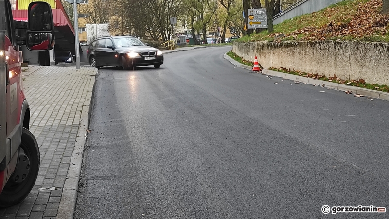 6/7 Ulica Okólna z nowym asfaltem