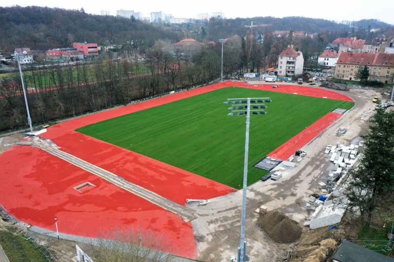 7/12 Stadion lekkoatletyczny w budowie