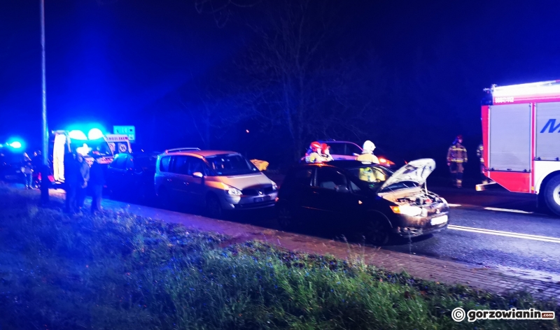 4/4 Zderzenie czterech aut na DW132 w Jeninie