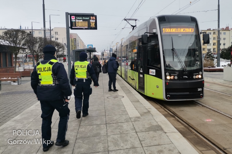 1/6 Policyjne kontrole w autobusach i tramwajach