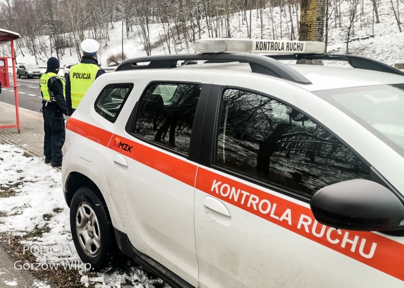 3/6 Policyjne kontrole w autobusach i tramwajach