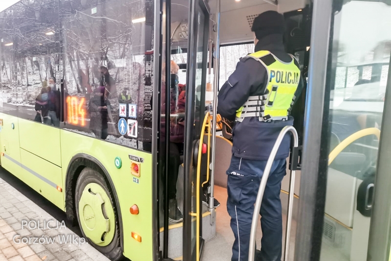 6/6 Policyjne kontrole w autobusach i tramwajach