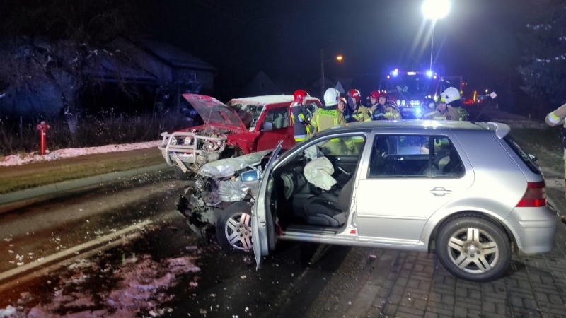 3/4 Czołówka dwóch aut w Łupowie pod Gorzowem