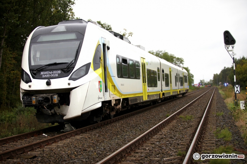 6/6 Zniszczony szynobus pod zderzeniu z autem