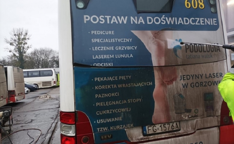 6/10 Czyszczenie brudnych autobusów MZK