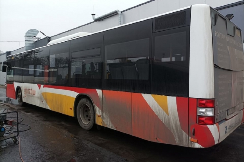 7/10 Czyszczenie brudnych autobusów MZK