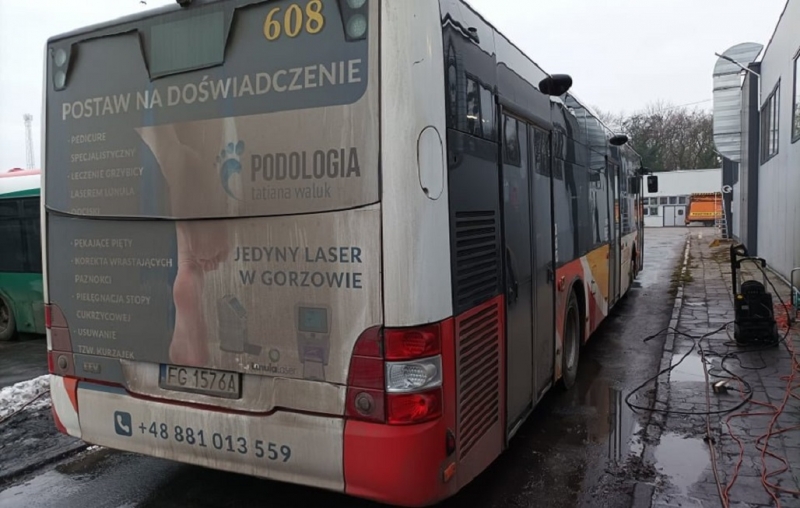 10/10 Czyszczenie brudnych autobusów MZK