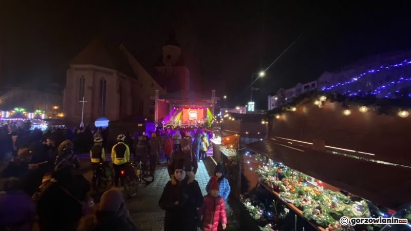 8/14 Tłum mieszkańców na jarmarku i koncercie Sound'n'Grace