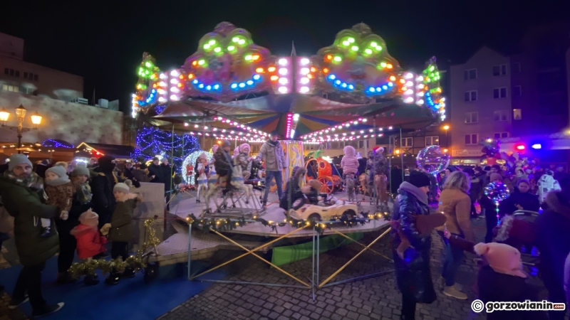 13/14 Tłum mieszkańców na jarmarku i koncercie Sound'n'Grace