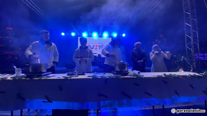 14/14 Tłum mieszkańców na jarmarku i koncercie Sound'n'Grace