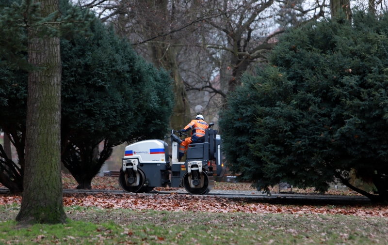 3/14 Prace w parku Róż 17.12.2021