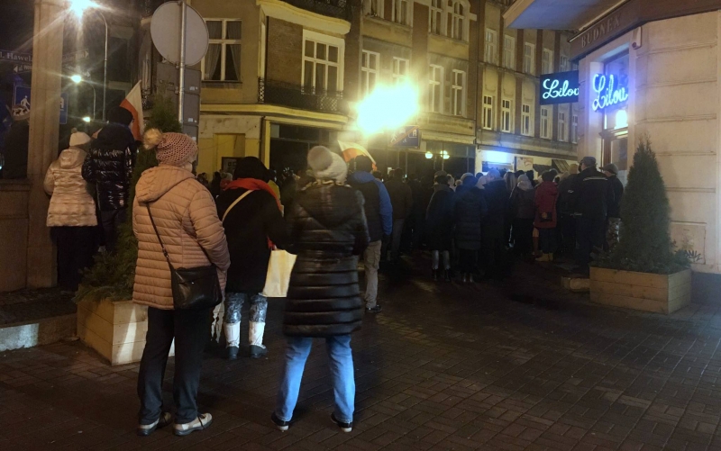 3/3 Gorzów: 150 osób protestowało przeciwko ustawie LEX-TVN