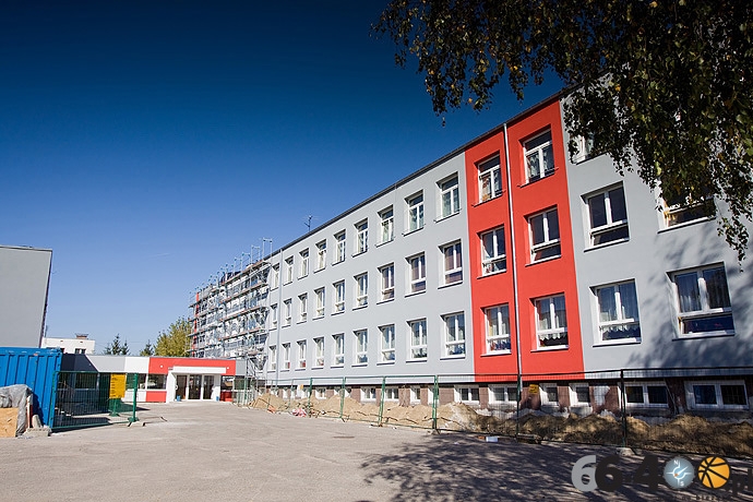 7/14 Remont Elewacji Zespołu Szkół w Deszcznie