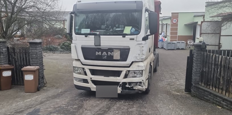 3/5 Zderzenie busa z ciężarówką w Lipkach Wielkich