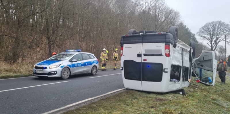 4/5 Zderzenie busa z ciężarówką w Lipkach Wielkich