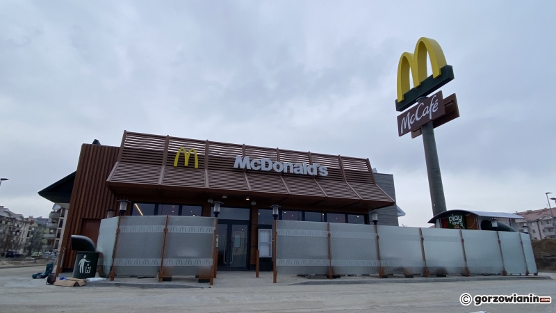 2/7 Nowy McDonald czeka na otwarcie