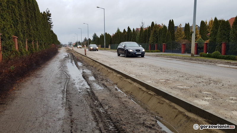 7/22 Dziurawa ul. Żwirowa. Końca prac nie widać