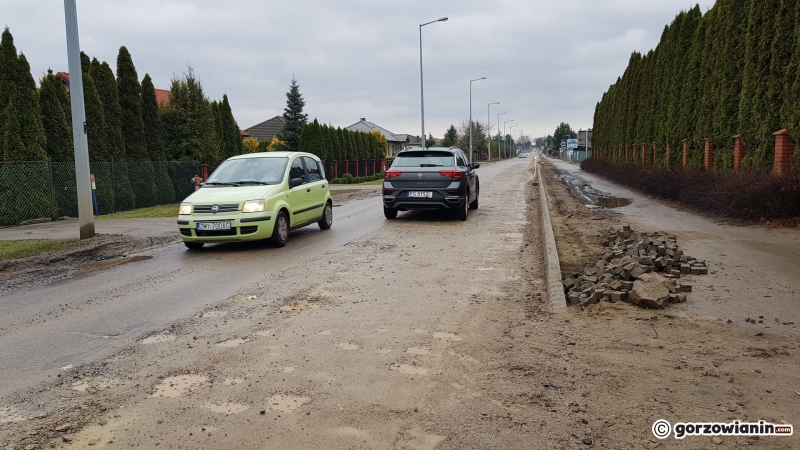 8/22 Dziurawa ul. Żwirowa. Końca prac nie widać