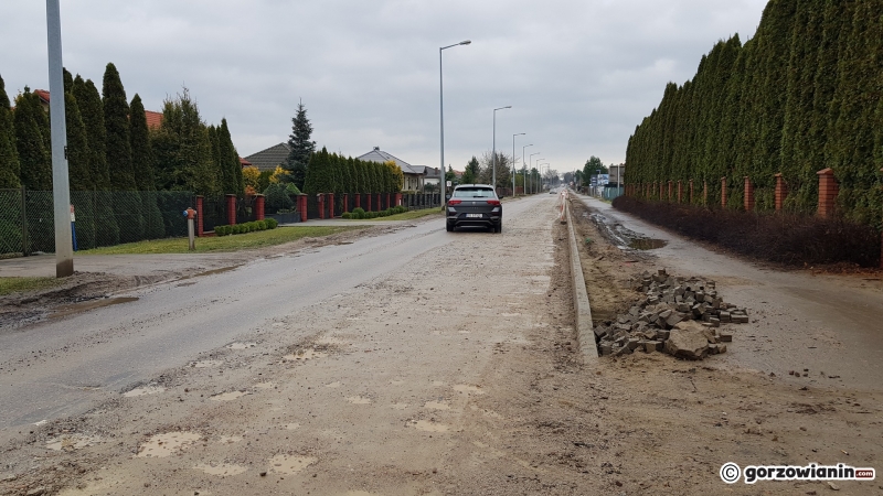 10/22 Dziurawa ul. Żwirowa. Końca prac nie widać