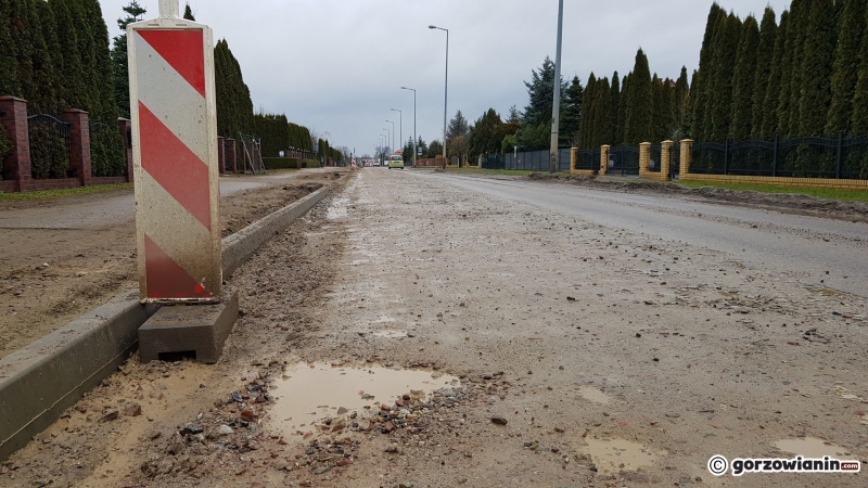 12/22 Dziurawa ul. Żwirowa. Końca prac nie widać