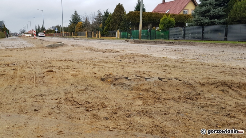 13/22 Dziurawa ul. Żwirowa. Końca prac nie widać