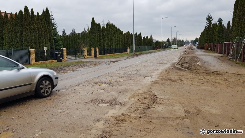 14/22 Dziurawa ul. Żwirowa. Końca prac nie widać