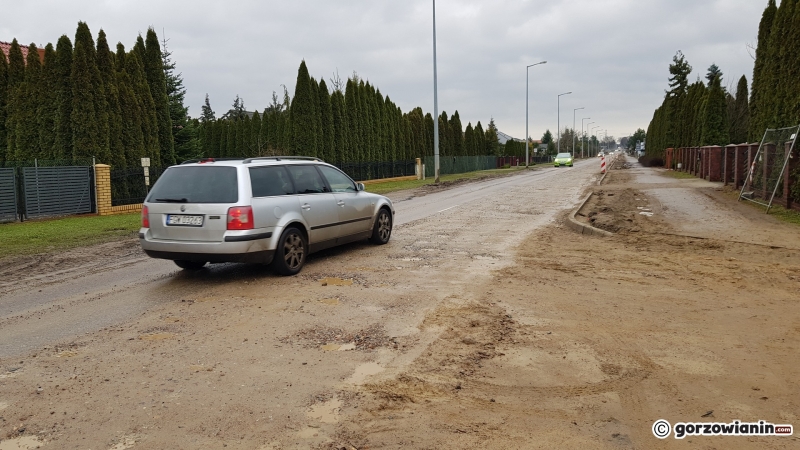15/22 Dziurawa ul. Żwirowa. Końca prac nie widać
