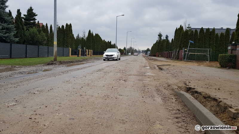 16/22 Dziurawa ul. Żwirowa. Końca prac nie widać