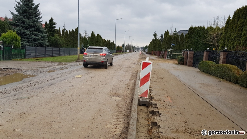 17/22 Dziurawa ul. Żwirowa. Końca prac nie widać