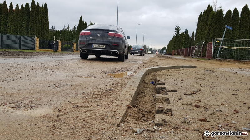 21/22 Dziurawa ul. Żwirowa. Końca prac nie widać