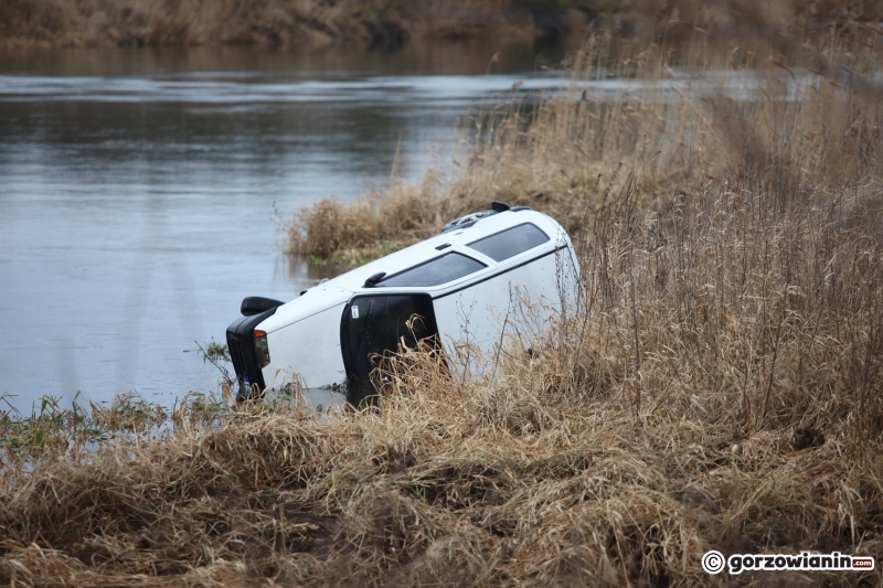 5/7 Samochód w Warcie