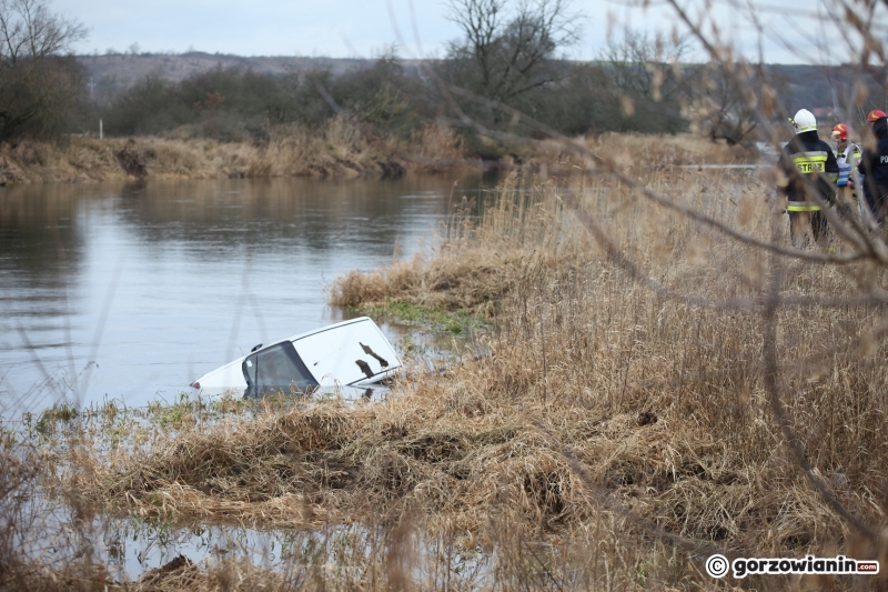 6/7 Samochód w Warcie