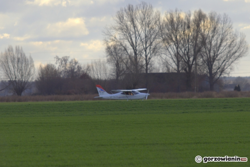 6/6 Awaryjne lądowanie samolotu Tecnam na polu