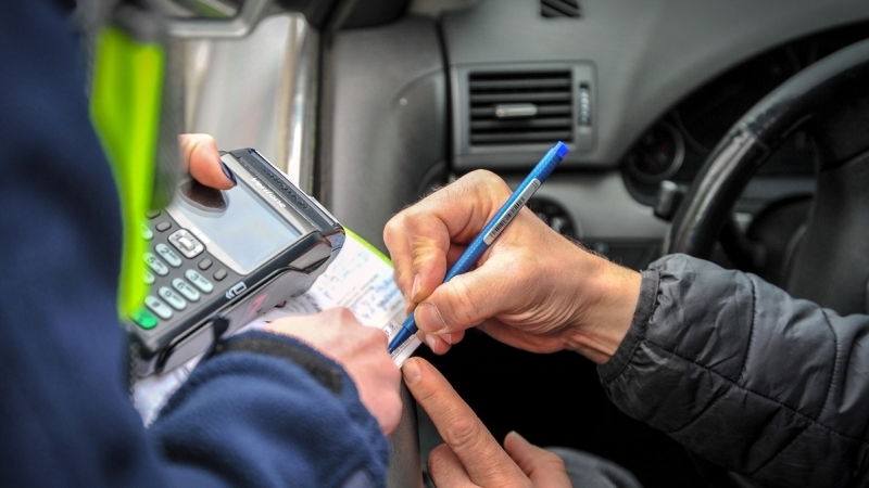 4/5 W Gorzowie policyjny dron wyłapuje piratów drogowych