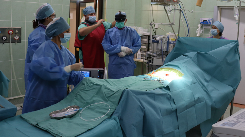7/7 Nowatorska operacja w szpitalu przy użyciu hologramu i gogli 3D