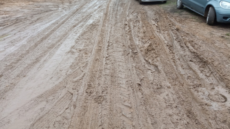 4/7 Ulica Pirytowa tonie w błocie