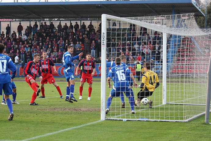 2/8 Piast Gliwice - GKP Stilon Gorzów 5:0 (2:0) 